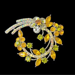 Vintage Art Nouveau Rhinestone Flower Pin.